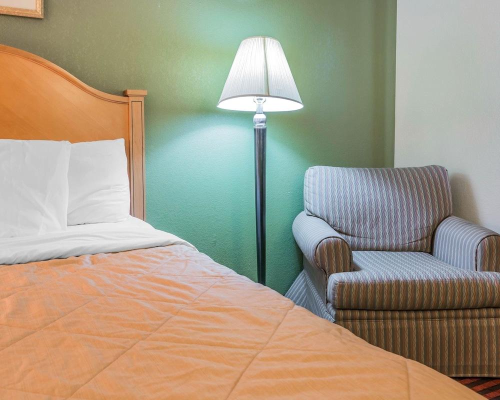 Rodeway Inn Coopersville Extérieur photo