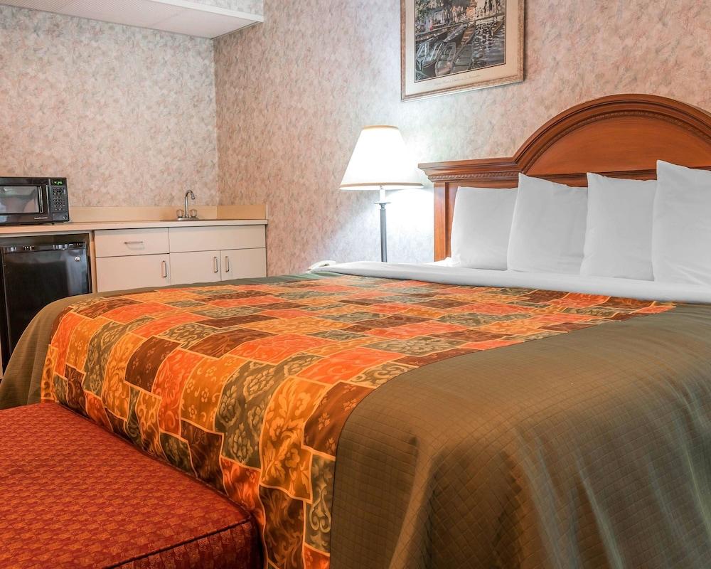 Rodeway Inn Coopersville Extérieur photo