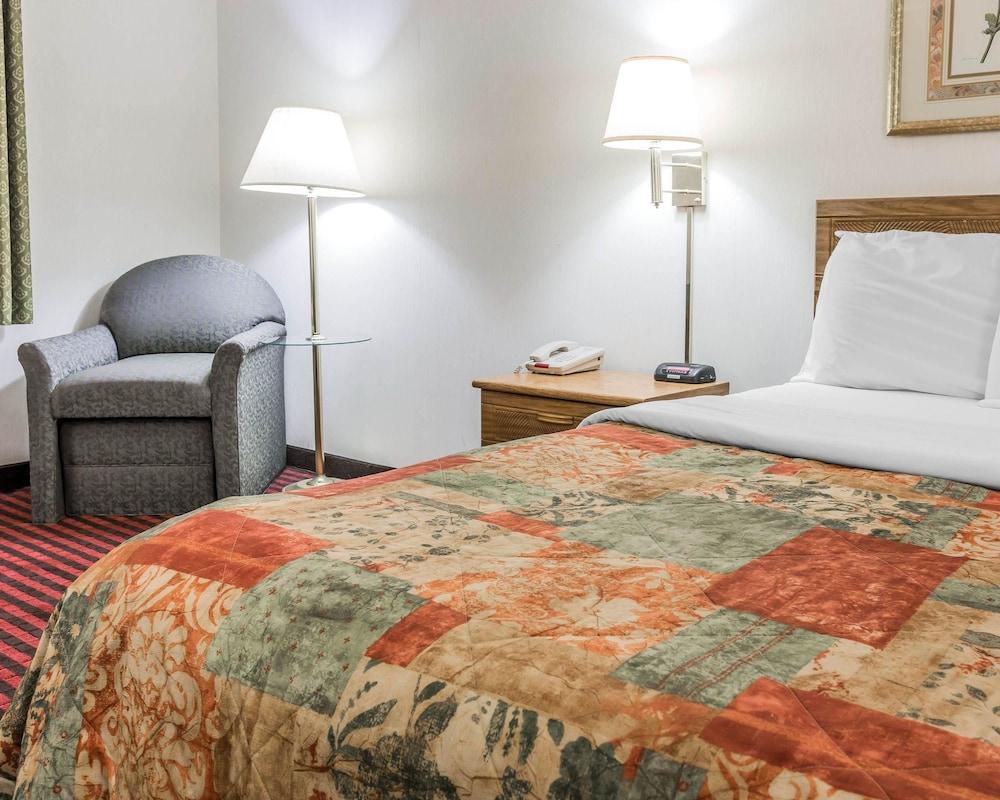 Rodeway Inn Coopersville Extérieur photo