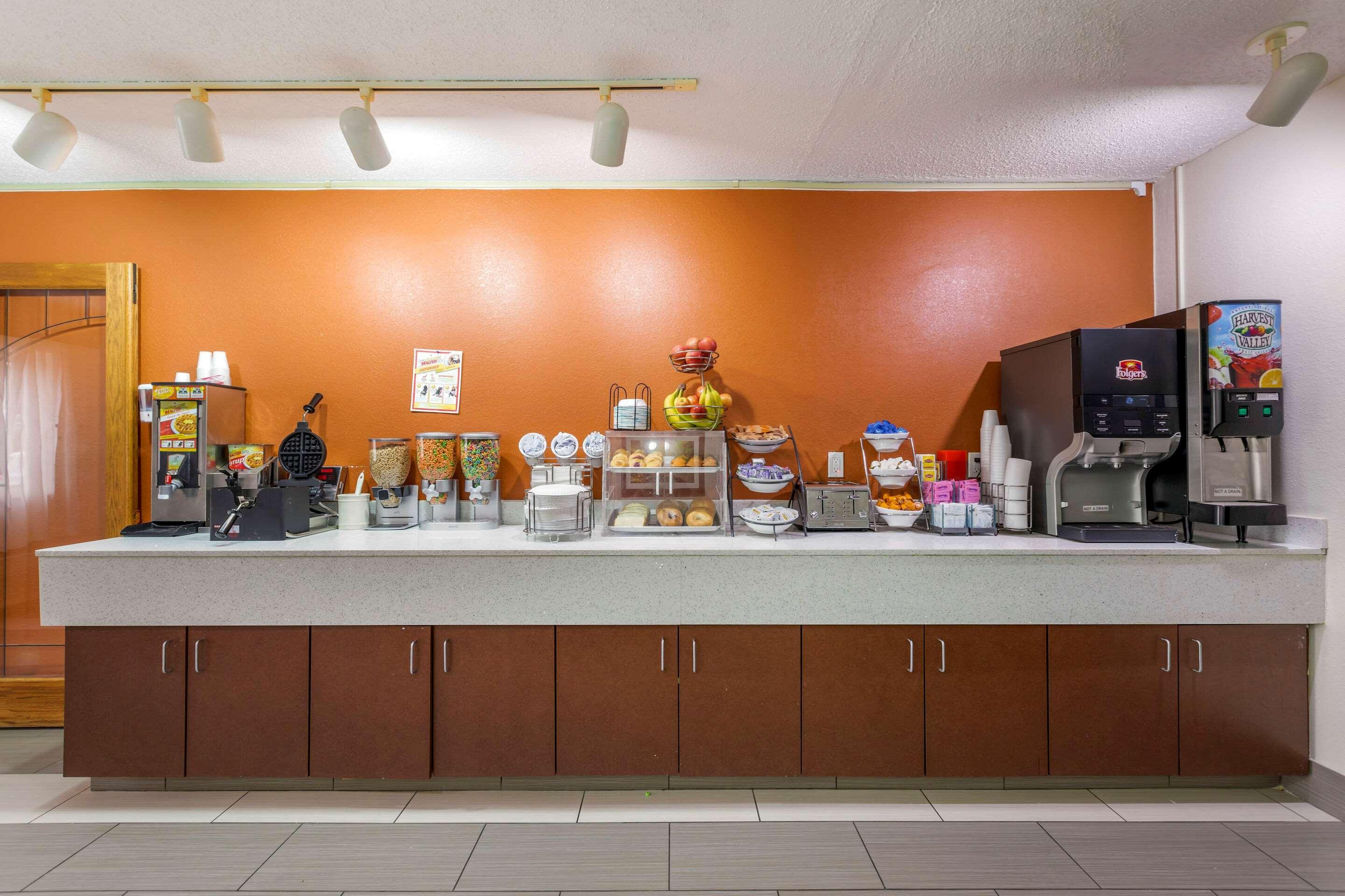 Rodeway Inn Coopersville Extérieur photo