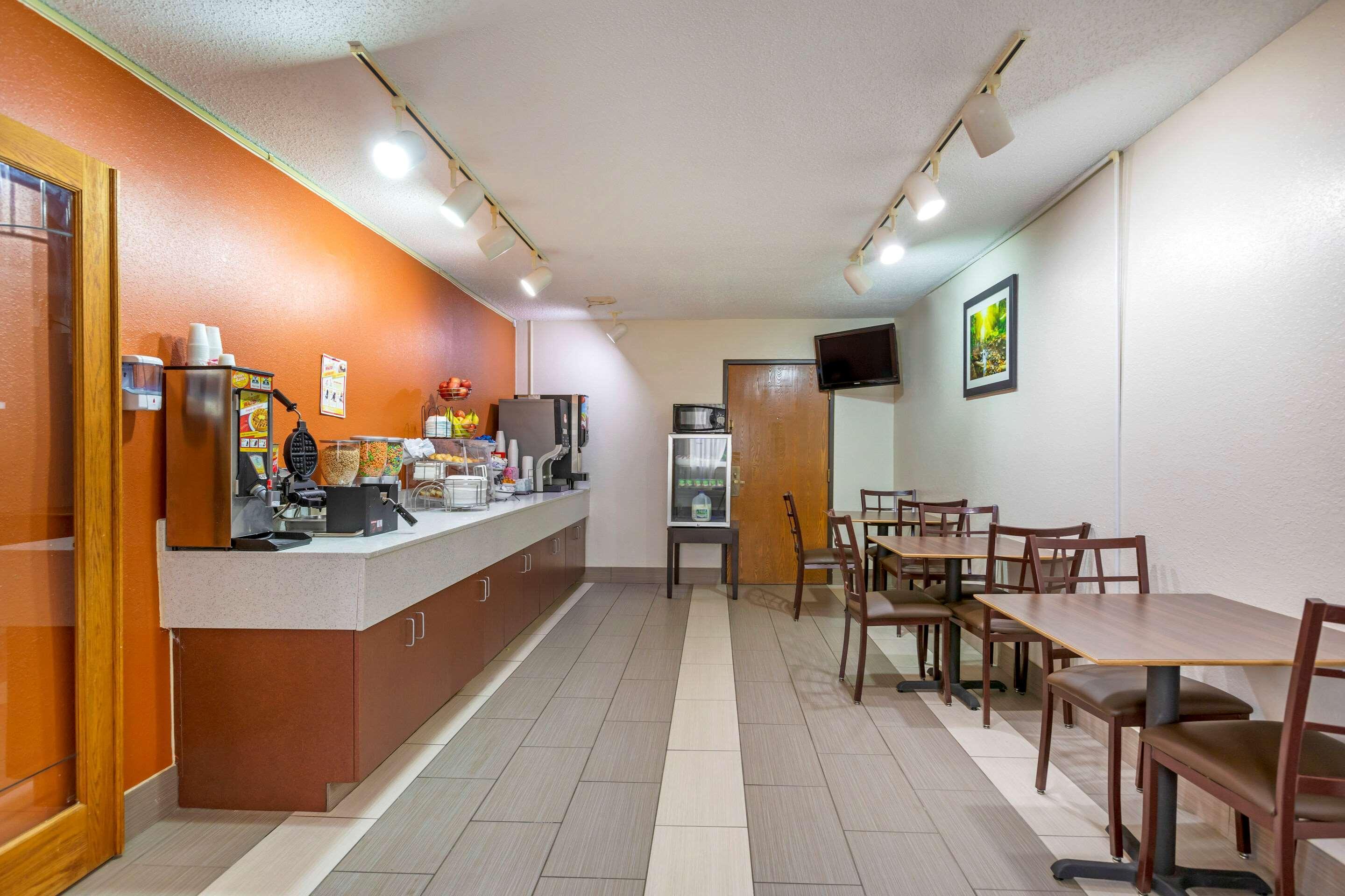 Rodeway Inn Coopersville Extérieur photo