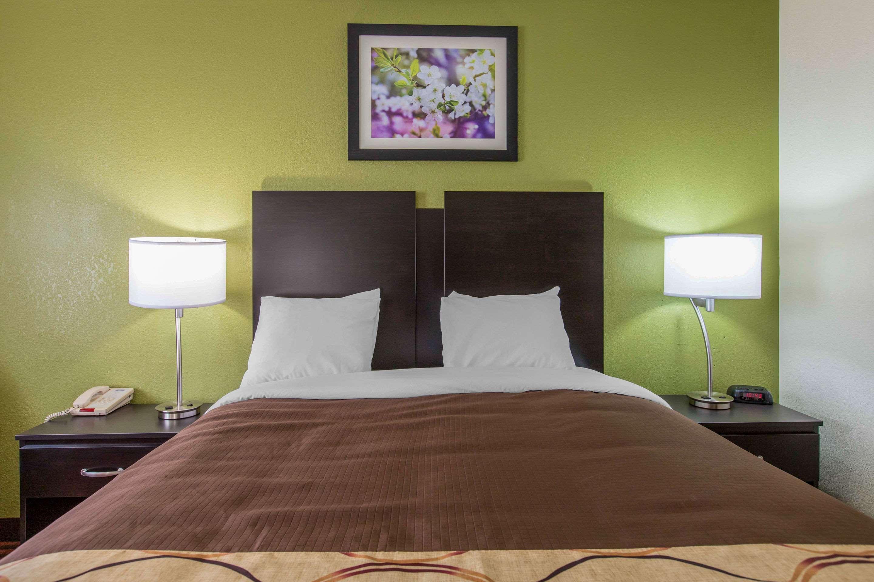 Rodeway Inn Coopersville Extérieur photo