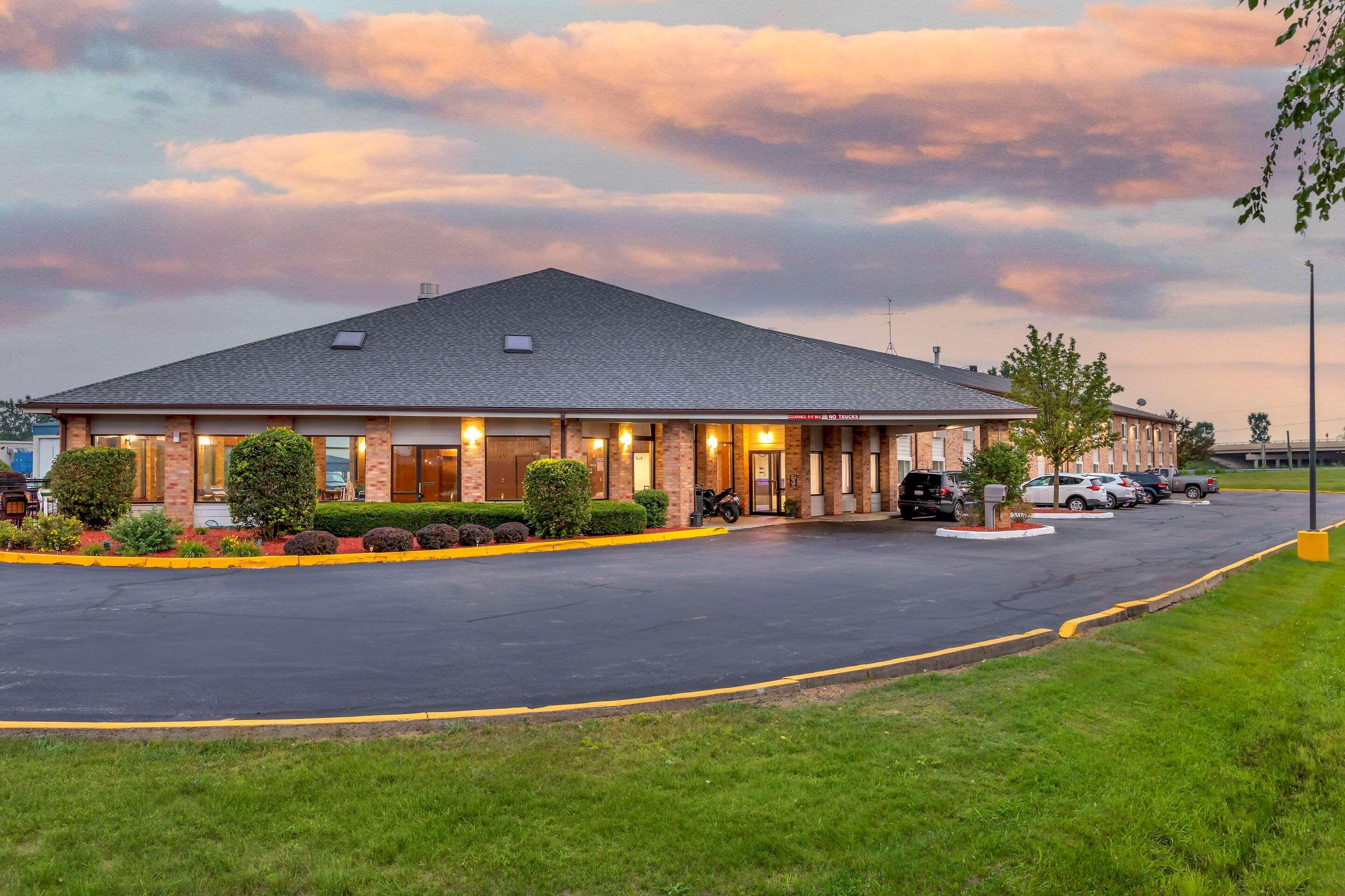 Rodeway Inn Coopersville Extérieur photo