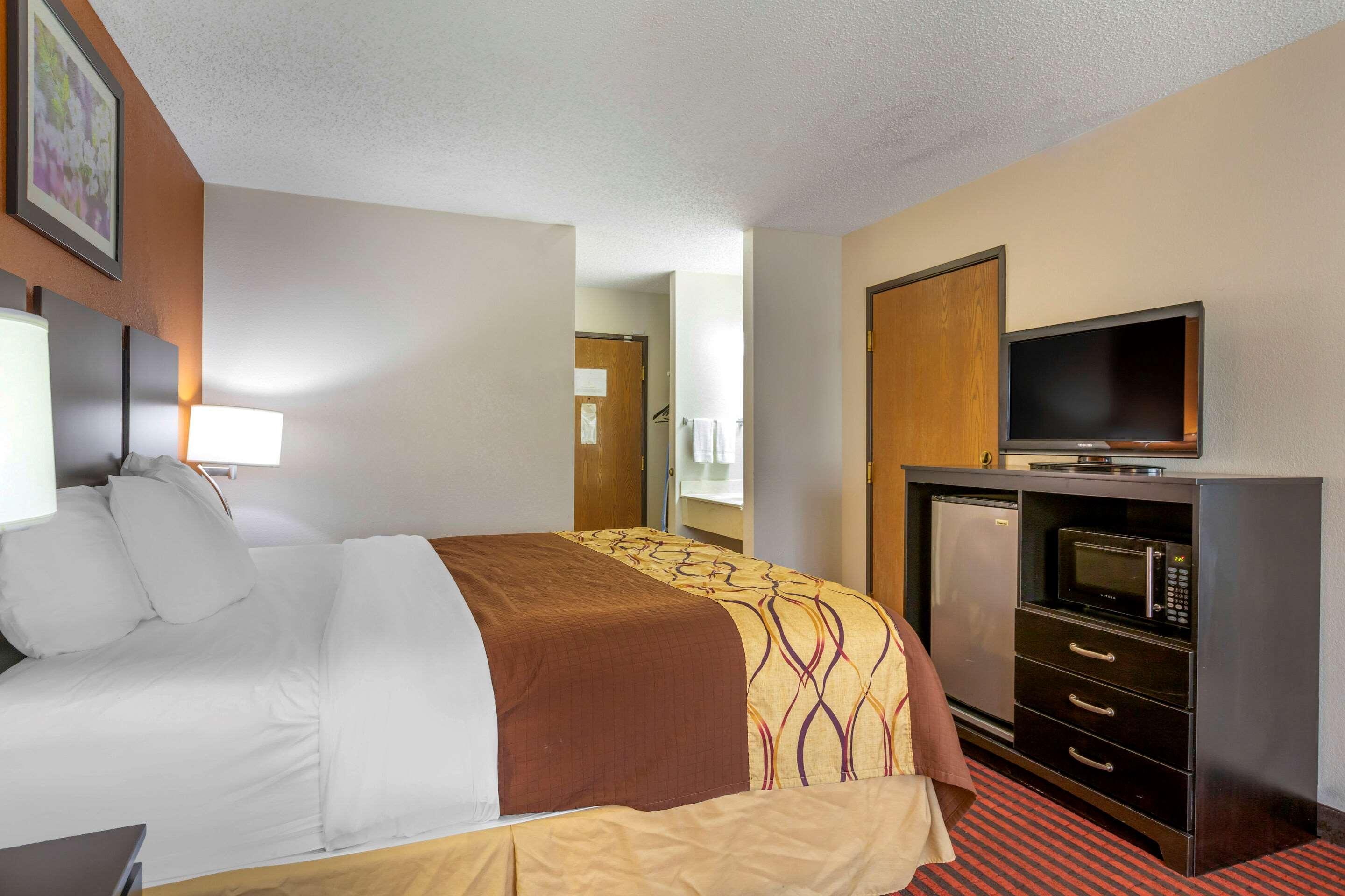 Rodeway Inn Coopersville Extérieur photo