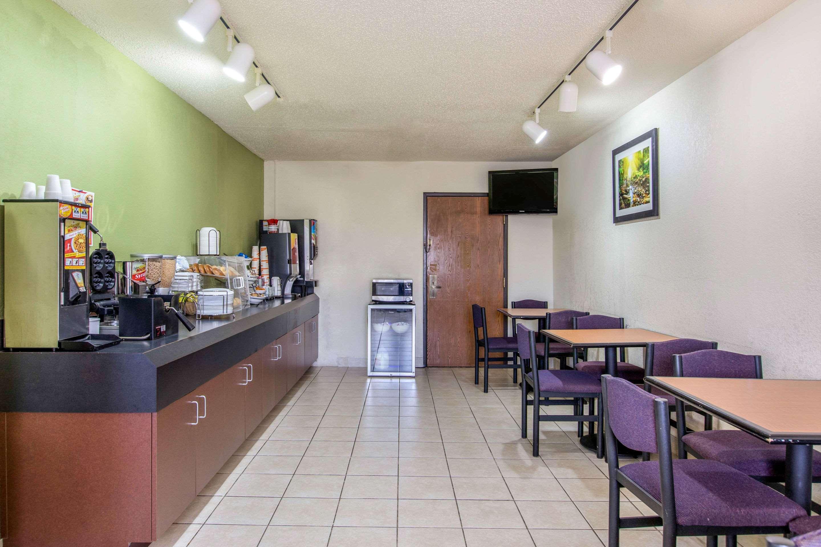 Rodeway Inn Coopersville Extérieur photo