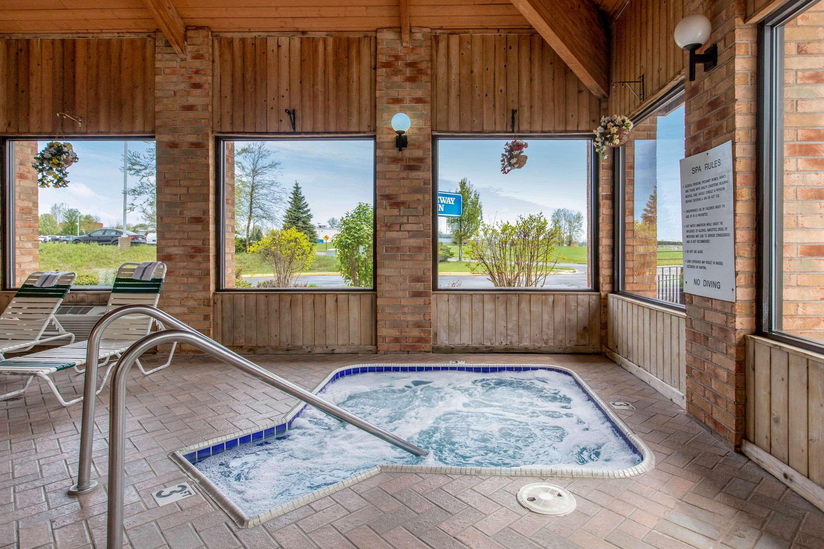 Rodeway Inn Coopersville Extérieur photo