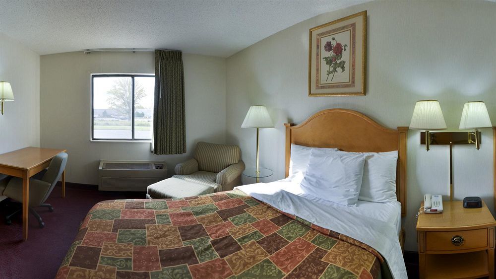 Rodeway Inn Coopersville Extérieur photo